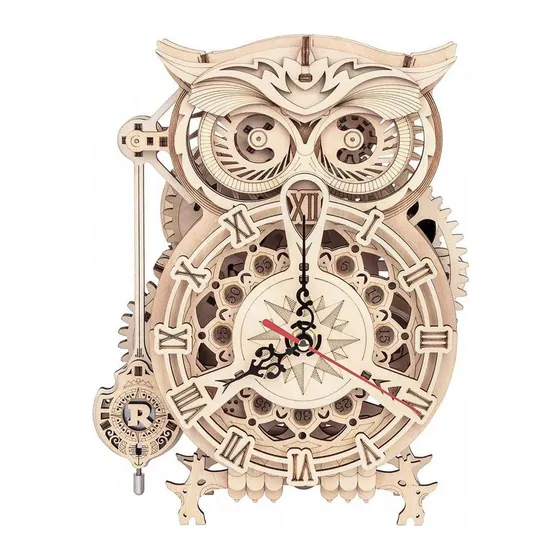 Horloge en bois clair en forme de hibou, cadran à chiffres romains et balancier suspendu