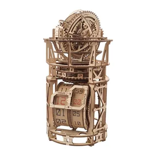Pendulette Sky Watcher Ugears en bois : tour de l’observatoire surmontée de la sphère du tourbillon, sur fond blanc