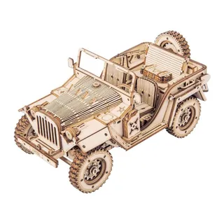 Jeep militaire en bois ROKR montée, vue de trois quarts avant : calandre à barreaux, roue de secours et jerrican, sur fond blanc