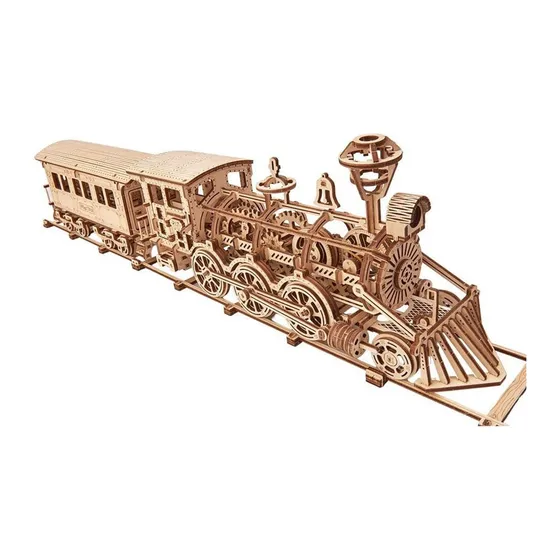 Locomotive à vapeur en bois clair attelée à un wagon de voyageurs, sur une portion de voie, sur fond blanc