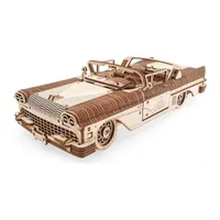 Dream Cabriolet VM-05 Ugears monté, vue de trois quarts avant, calandre chromée façon années 1950, sur fond blanc