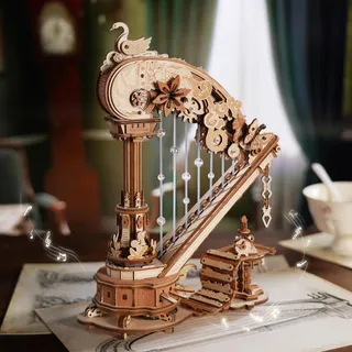Harpe de bois posée sur de vieilles partitions près d'une tasse en porcelaine