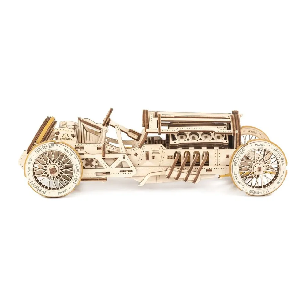 Profil de la voiture de course en bois : longue carrosserie, pistons et courroie extérieure