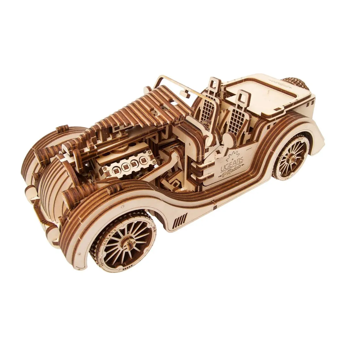 Cabriolet en bois vu de trois quarts arrière en plongée, sièges et moteur apparents
