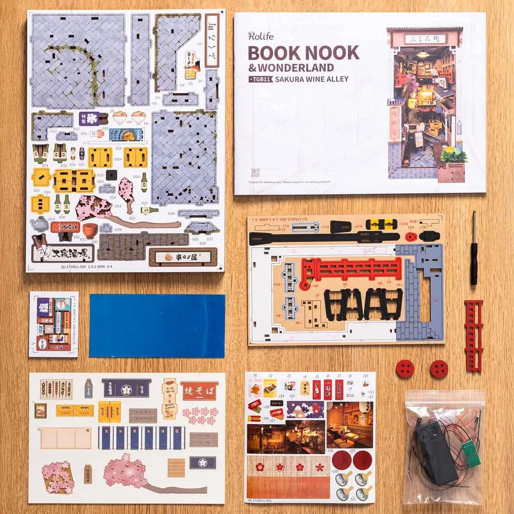 Le contenu de la boîte : planches imprimées, notice, boîtier à piles et accessoires