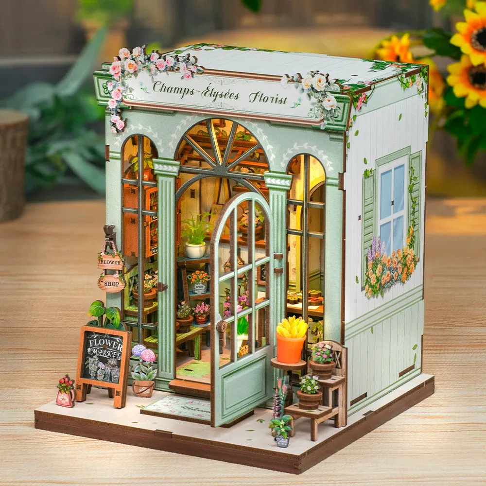 La boutique vue de trois quarts, porte vitrée ouverte